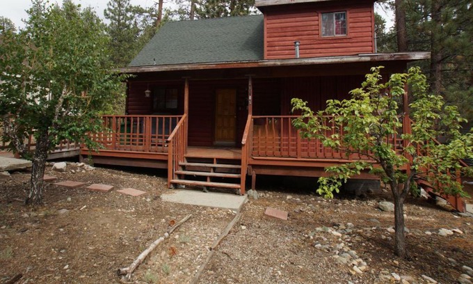 Fawnskin Casa | Canyon Cabin - A quaint cabin in a peaceful location yet close to Big Bear's attractions!