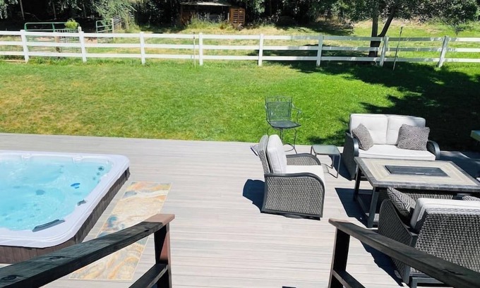 Glenwood Springs Casa | Canyon Creek Retreat - Pets, Game-Room, Hot Tub, Room-to-Roam