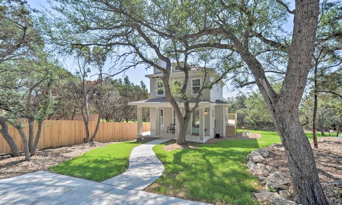 Canyon Lake Cabaña | Canyon Lake Home w/ Deck ~ 1 Mi to Comal Park