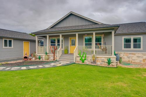 Canyon Lake Casa | Canyon Lake Home with Spacious Deck and Backyard!