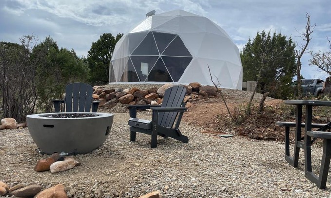 Monticello Complejo | Canyon Rim Domes - A Luxury Glamping Experience!