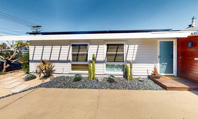 Serra Mesa Casa | Canyon view home with fire pit, large backyard, grill, patio, & full kitchen