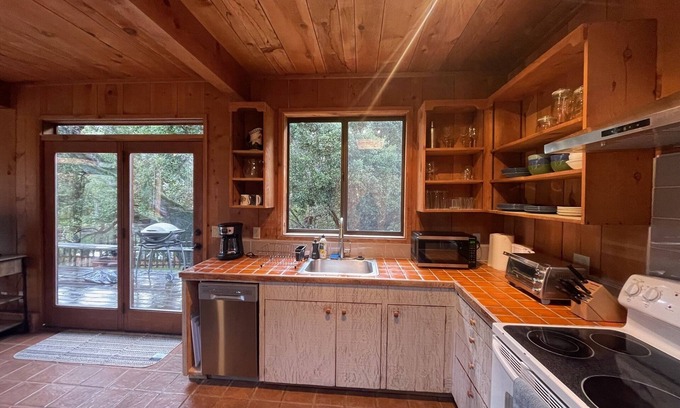 Carmel Valley Casa | Canyon views and country vibe in sunny Carmel Valley