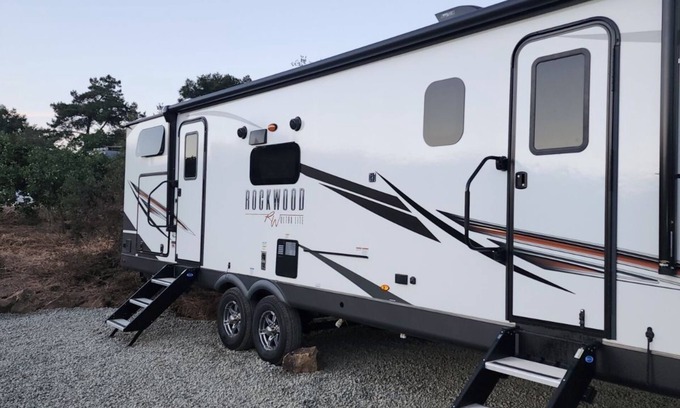 Temecula Casa | Canyon views surrounding you, you’ll feel a sense of peace and quiet in this RV