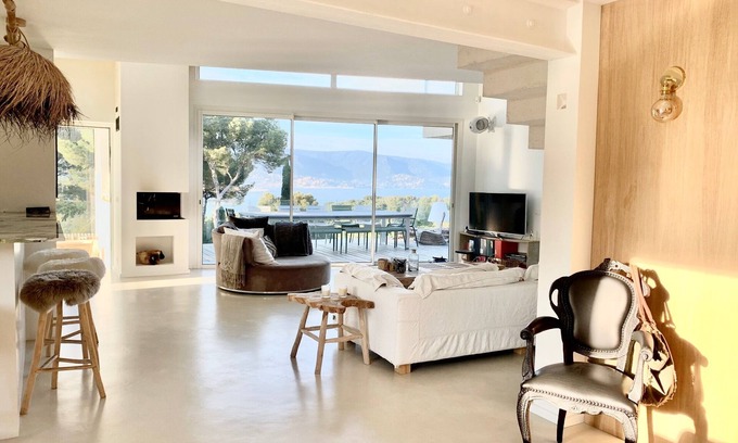 Cap Benat Casa | Cap Bénat, 8 personas, vista al mar real, piscina, aire acondicionado, wifi, cama de 180cm y 160cm.