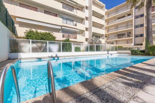 Cap-d'Antibes Apartamento | Cap d'Antibes 2 bdr appartment with parking swimming pool and AC