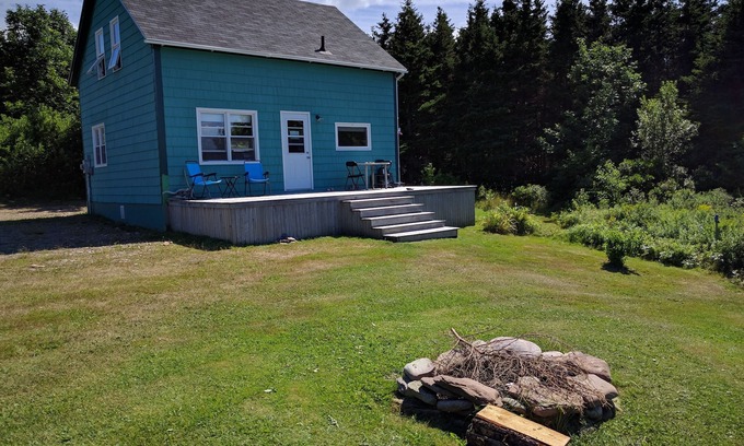 Petit-Etang Casa | Cape Breton Waterfront Home Rental, Mountain and Ocean Views, Playa privada