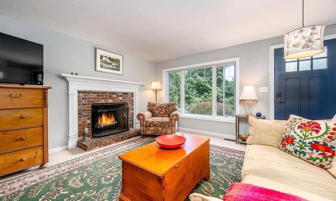 West Barnstable Casa | Cape Classic, Near Bay Beaches & Shopping Center