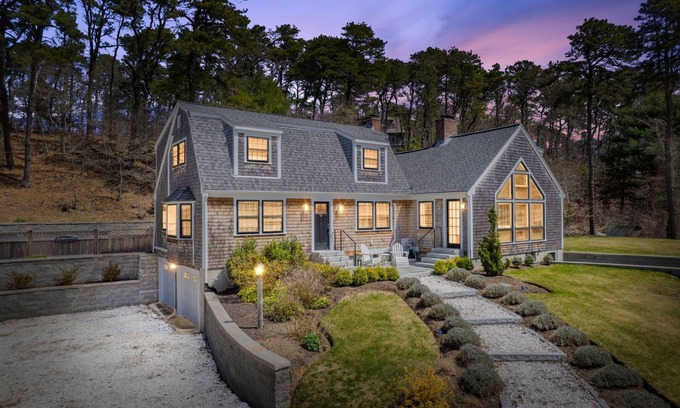 North Chatham Casa | Cape Cod Beach Getaway walk to the beach Relax in Coastal Comfort