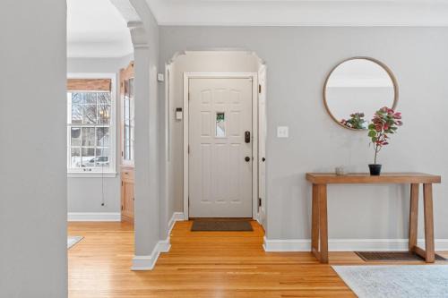 Diamond Lake Casa | Cape Cod Charmer