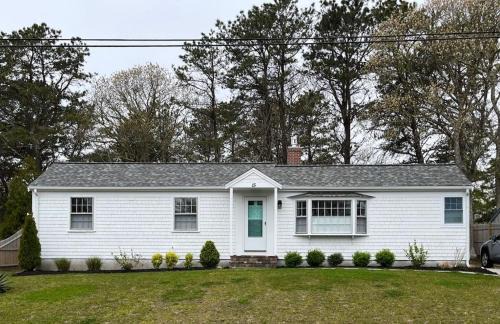 Dennis Port Casa | Cape Cod Cottage by Leavetown Vacations