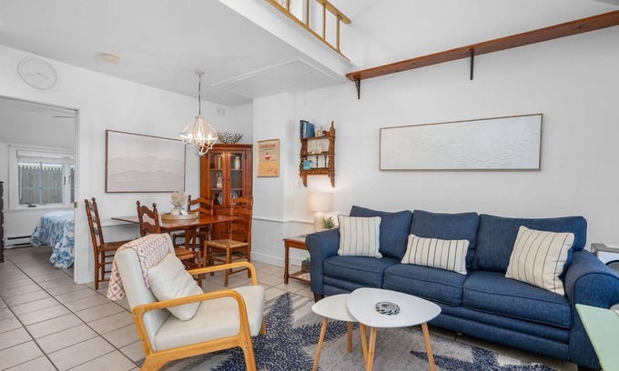 Harwich Port Condominio | Cape Cod Escape walk to the beach and pool access