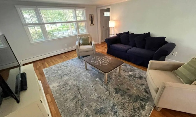 West Hyannisport Casa | Cape Cod Fun - Entire home 3BR up to 9 guests