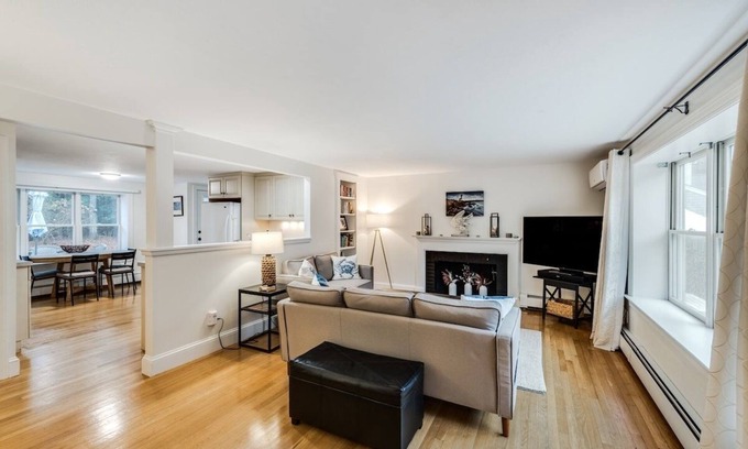 Osterville Casa | Cape Cod getaway near Craigville Beach