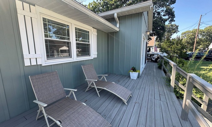 Town Bank Casa | Cape Cod home in North Cape May Blocks from Bay and pet friendly