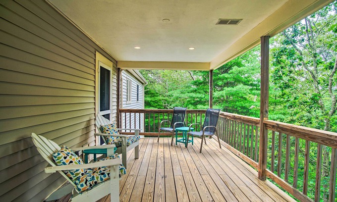 Buzzards Bay Casa | Cape Cod Home w/ Deck ~ 3 Mi to Beaches