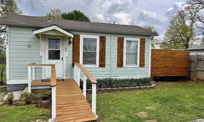 Grove Cabaña | Cape Cod Style on Grand Lake - Romantic Honeymoon Cottage w/ Hot tub #11
