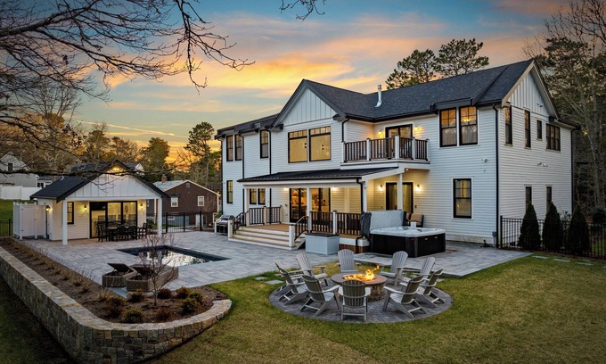 Centerville Casa | Cape Cod Village Retreat Pool Game Room Gym
