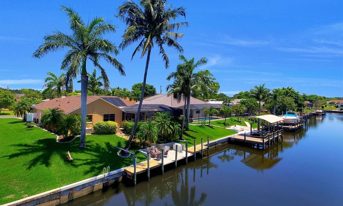 Fort Myers Villa | Cape Coral Southern Paradise vacaciones de la exposición situado en un canal, piscina climatizada