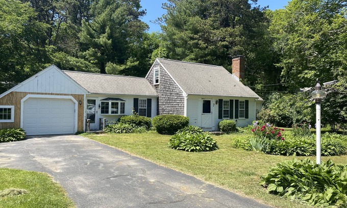 Sandwich Cabaña | Cape Cottage with Lake Access, Minutes from Beaches!