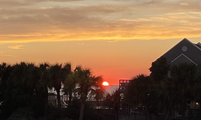 Port St. Joe Casa | Cape Happy Hour on pond w/Gulf View: 115 steps to beach and beachfront pool