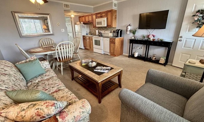 Admiral Estates Condominio | Cape Roc Unit 306 Beach Block With Pool