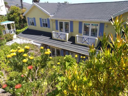 Camps Bay Casa | Cape Rose Cottage - Penthouse in Camps Bay