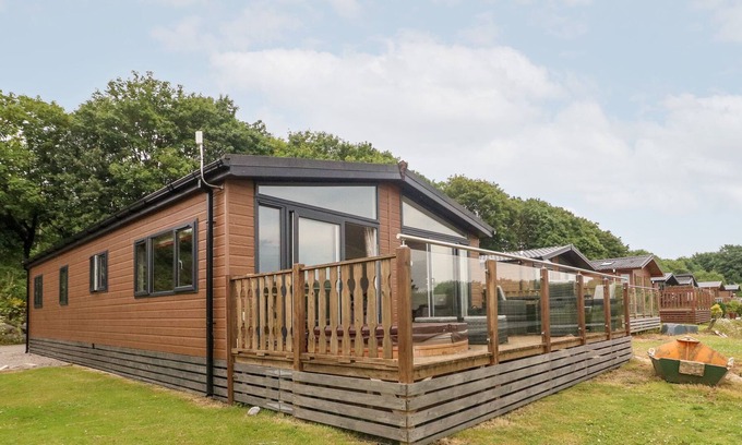 South Lakeland Leisure Village Cabina | CAPERNWRAY 15, family friendly, luxury holiday cottage in Carnforth