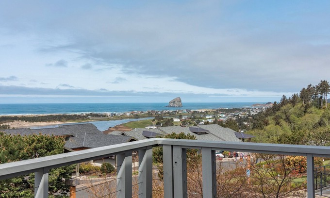 Oregon Coast Casa | Capeside Lookout #129-Amazing views, upscale amenities, clubhouse pool access.
