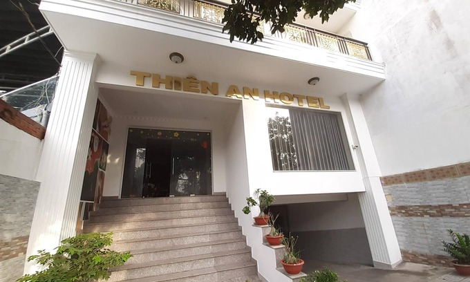 District 9 Hotel | Capital O 1221 Thien An Hotel