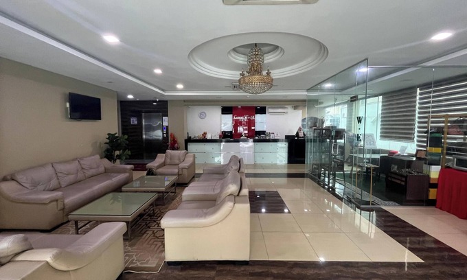 Bandar Baru Permas Jaya Hotel | Capital O 91074 Grand World Hotel