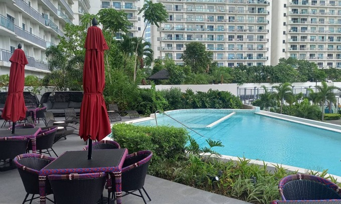 Bonifacio Global City Hotel | Capital O 950 AHM Suites at ACQUA