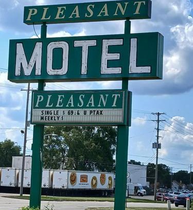 Grand Rapids Hotel | Capital O Pleasant Motel Grand Rapids MI