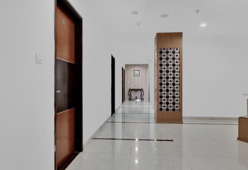 Kondapur Hotel | Capital O Rudra Grand Near Kondapur x Road