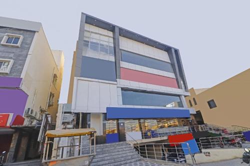 Hyderabad Hotel | Capital O Sai Balaji Near Golconda Fort