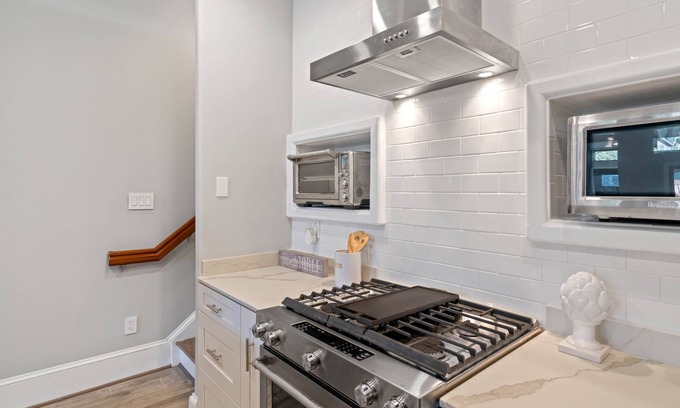 Southeast Casa | Capitol Hill Hidden Gem with an impeccable roof top view!