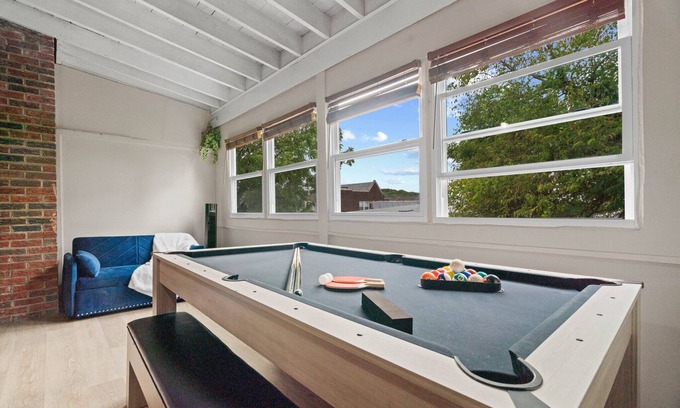 Fairlawn Condominio | DC Retreat in Capitol Hill—Pets, Parking & Metro