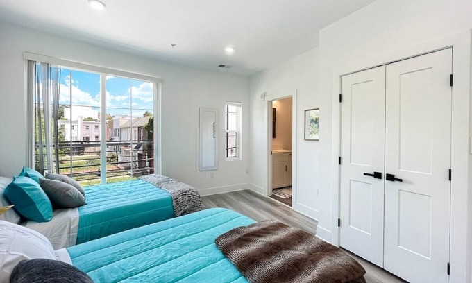 Kingman Park Cama Y Desayuno | Modern DC Unit | City Skyline View | Prime Location