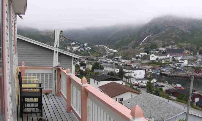 Petty Harbour Cabaña | Caplin Cottage - Petty Harbour-Maddox Cove