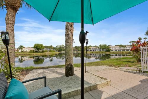 Sabal Harbour Casa | Cappy Hour! Lakefront townhome with backyard paradise and amazing community amenities!