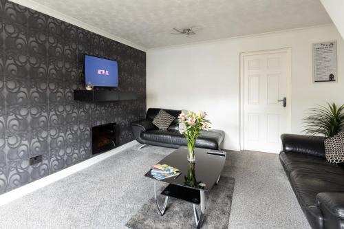 Loughborough Casa | CAPRI 13 SA - 3 Bedroom House close to Loughborough University, EV car facilities, Free Parking, Free Wifi - Ask for contractor rates!