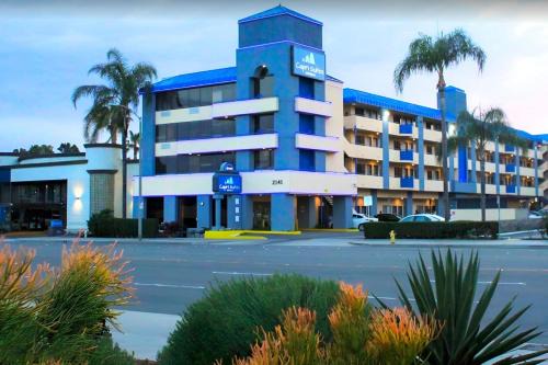 Anaheim Resort Hotel | Capri Suites Anaheim