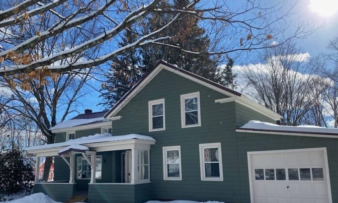 Northville Casa | Caps' Cozy Cabin of Northville Village