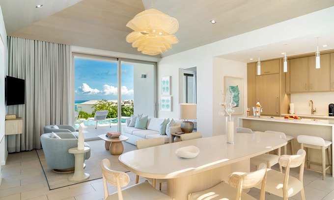 Providenciales Hotel | Captivating Oceanview Retreat – Perfect for Couple Reconnects