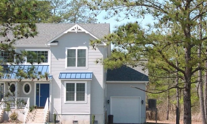 Chincoteague Casa | Captain Jay's Retreat-Pool, Close to Downtown