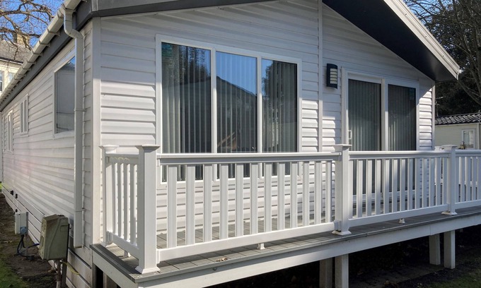 Mudeford Casa | 'Captain's Lodge' - a luxury lodge by the beach on Sandhills Holiday Park, Mudeford