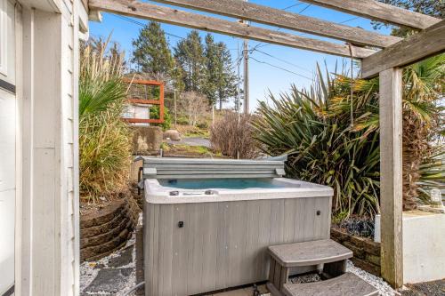 Depoe Bay Casa | Captain's Quarters