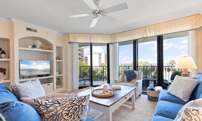 Litchfield by the Sea Casa | Captain's Quarters Upscale 3 Bedroom Condo