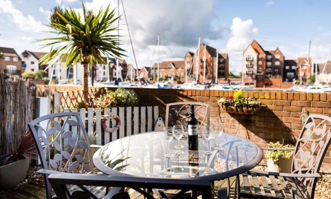 Eastbourne Casa | Captain's View