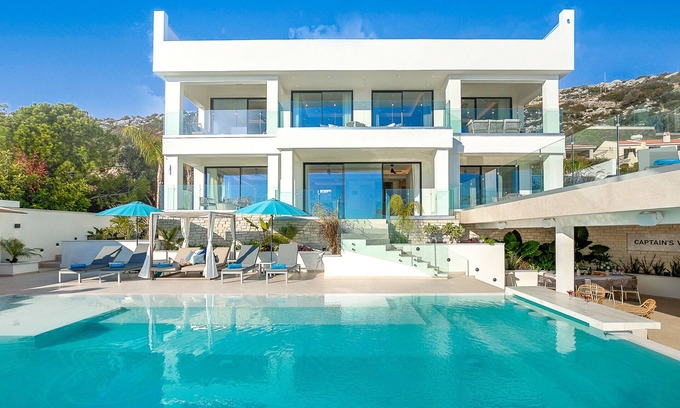 Peyia Town Villa | Grand 5 *, piscina climatizada, jacuzzi, increíbles vistas al mar, Nr Coral Bay, sala de juegos